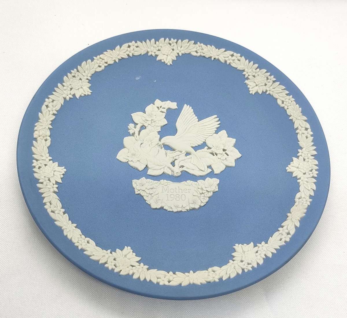 Wedgwood Jasperware collection - no damage - 3 larger plates 175 mm diameter - 115 mm small plate