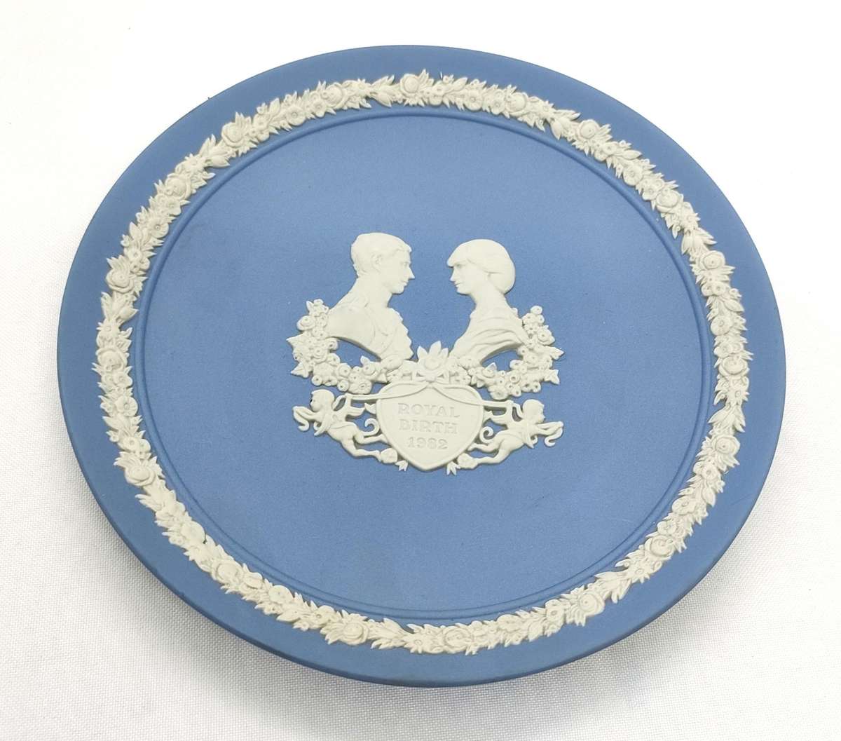 Wedgwood Jasperware collection - no damage - 3 larger plates 175 mm diameter - 115 mm small plate