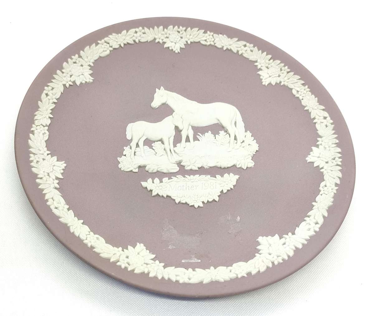 Wedgwood Jasperware collection - no damage - 3 larger plates 175 mm diameter - 115 mm small plate
