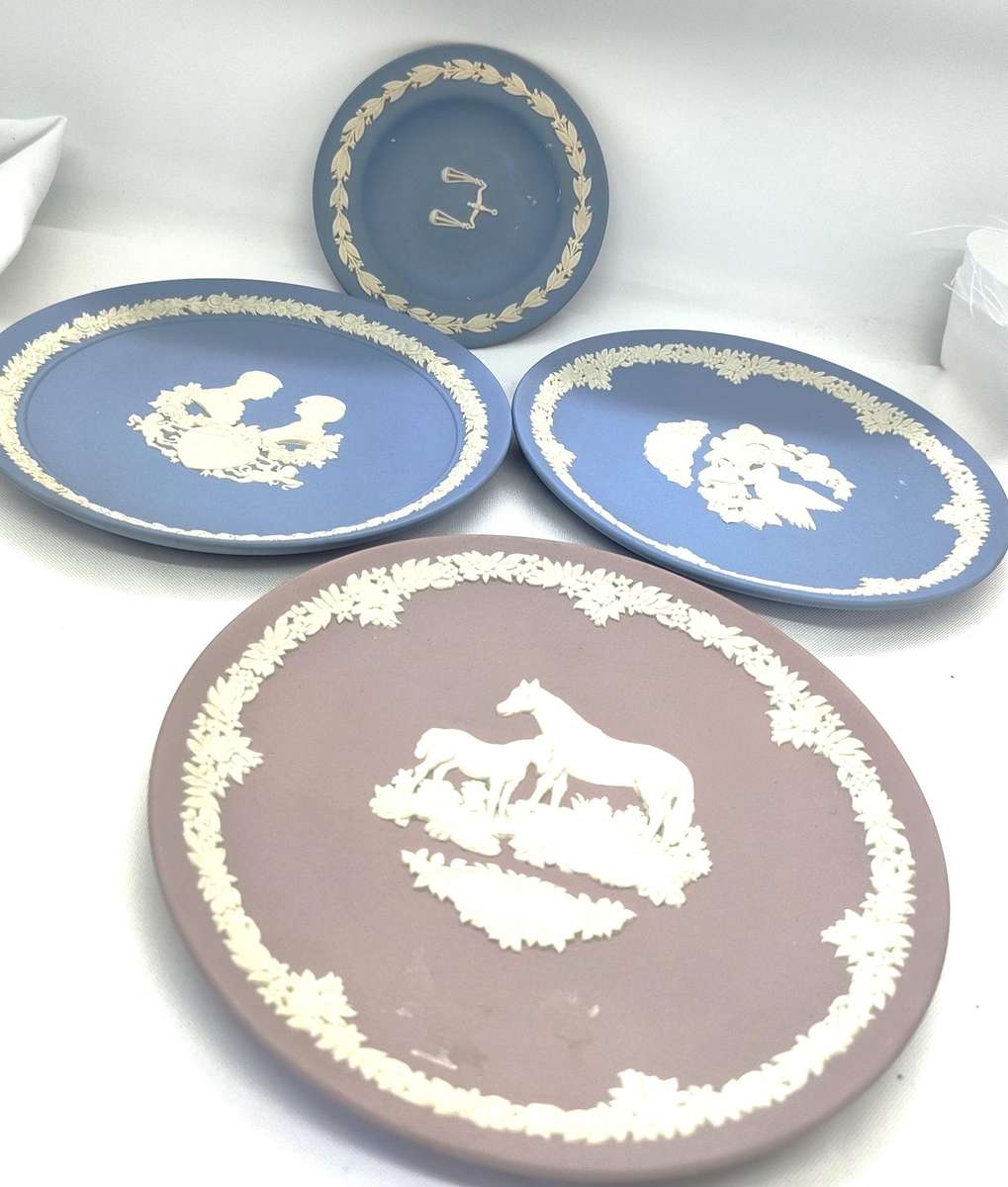 Wedgwood Jasperware collection - no damage - 3 larger plates 175 mm diameter - 115 mm small plate
