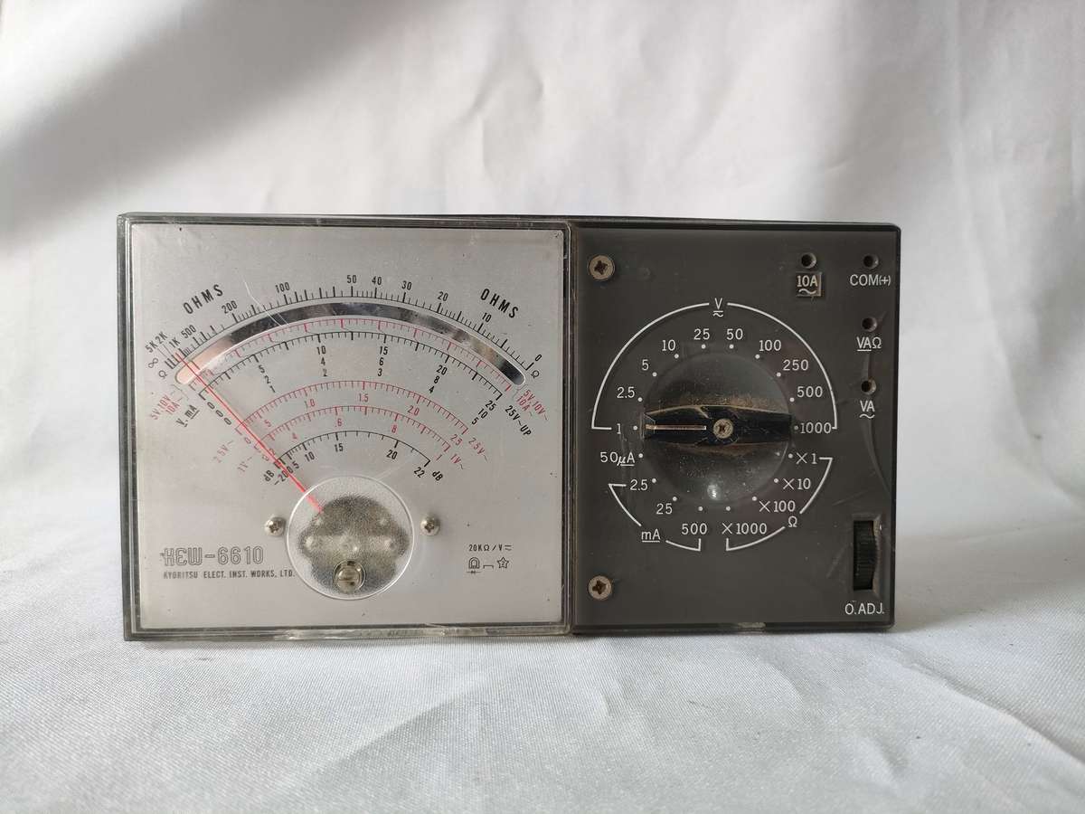 HEW-6610 Electrical OHMS meter in great working condition: H 100 mm W 185 mm
