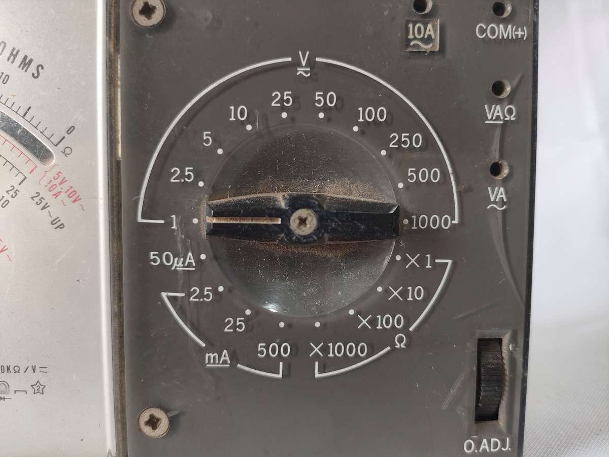 HEW-6610 Electrical OHMS meter in great working condition: H 100 mm W 185 mm