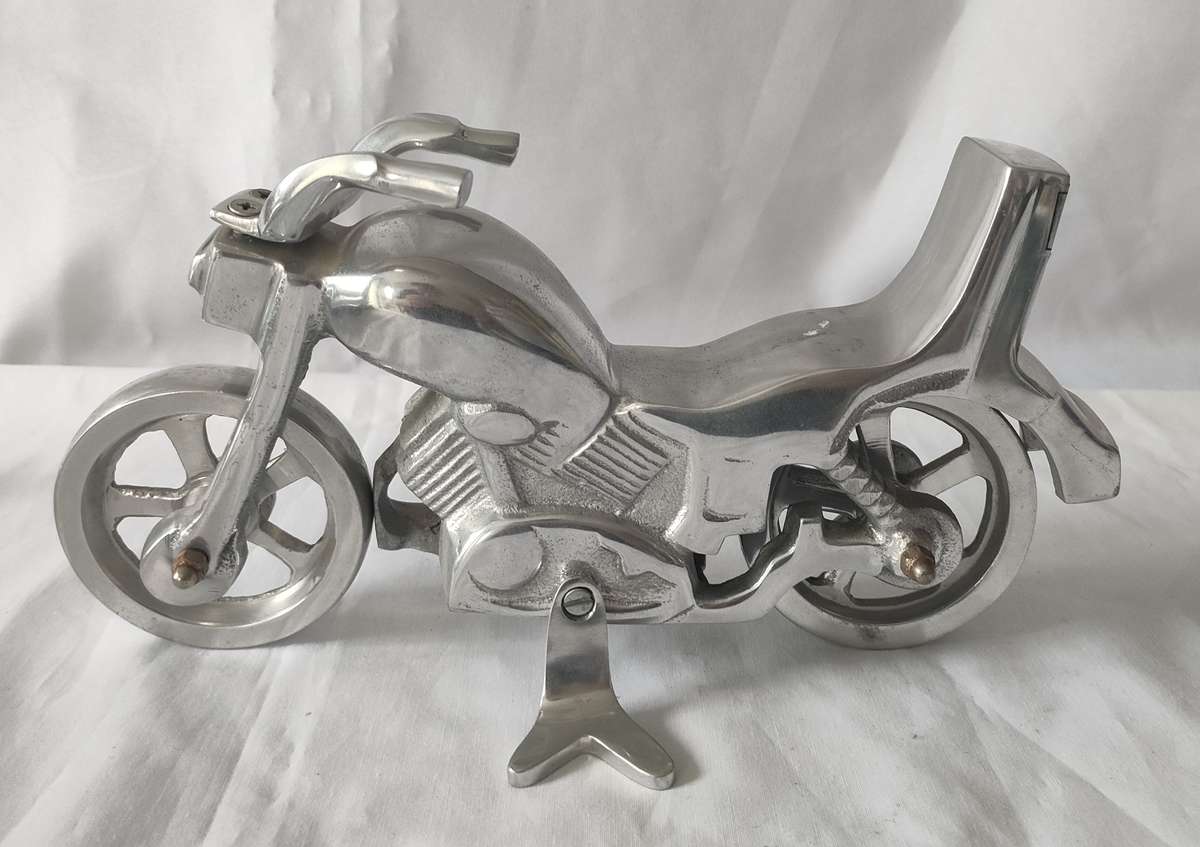 Stunning Large Solid Aluminium Harley Davidson: Top craftmanship: L 280 mm: H: 150 mm