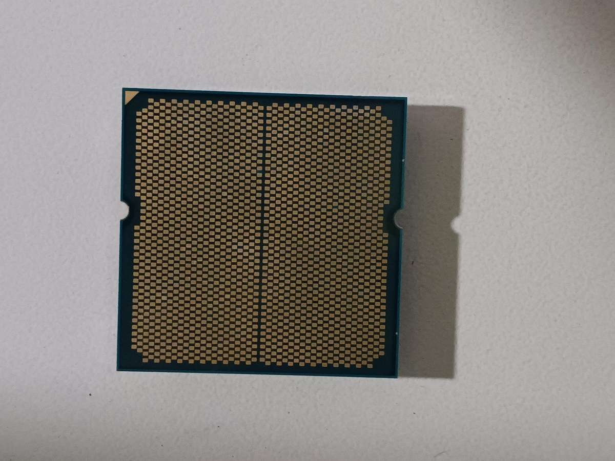 AMD Ryzen 9 7900X/12 Cores/24 Threads/Up to 5.6 GHz