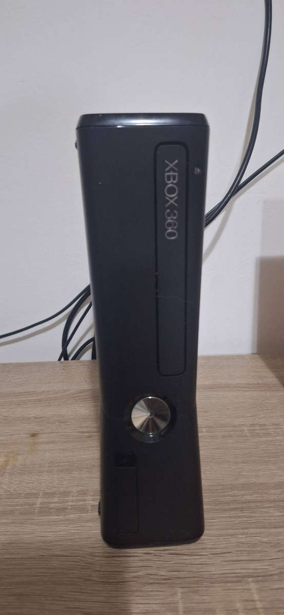  Xbox 360 S Bundle  Console + 2 Controllers + Kinect + 14 Games