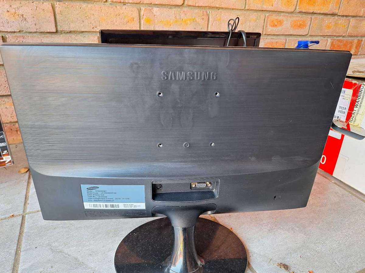 Samsung S19D300NY Monitor x2