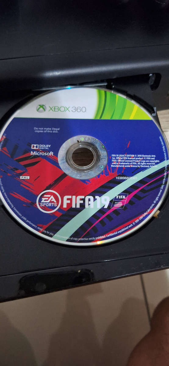  Xbox 360 S Bundle  Console + 2 Controllers + Kinect + 14 Games