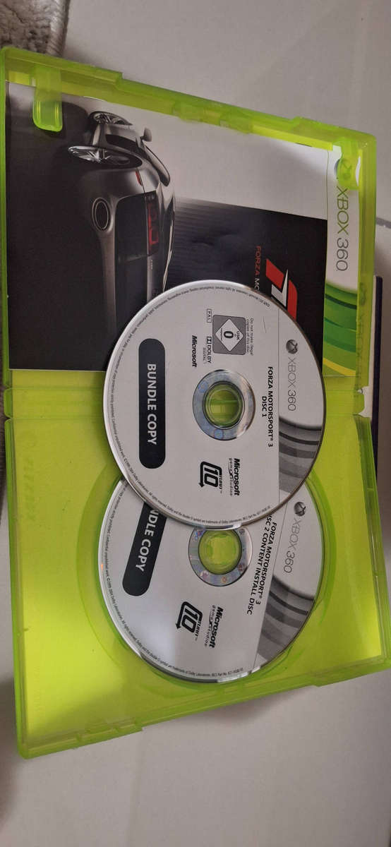  Xbox 360 S Bundle  Console + 2 Controllers + Kinect + 14 Games