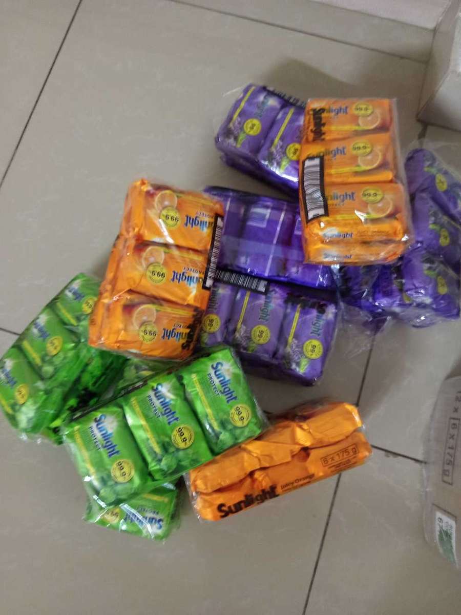 12 175g Sunlight bath soap