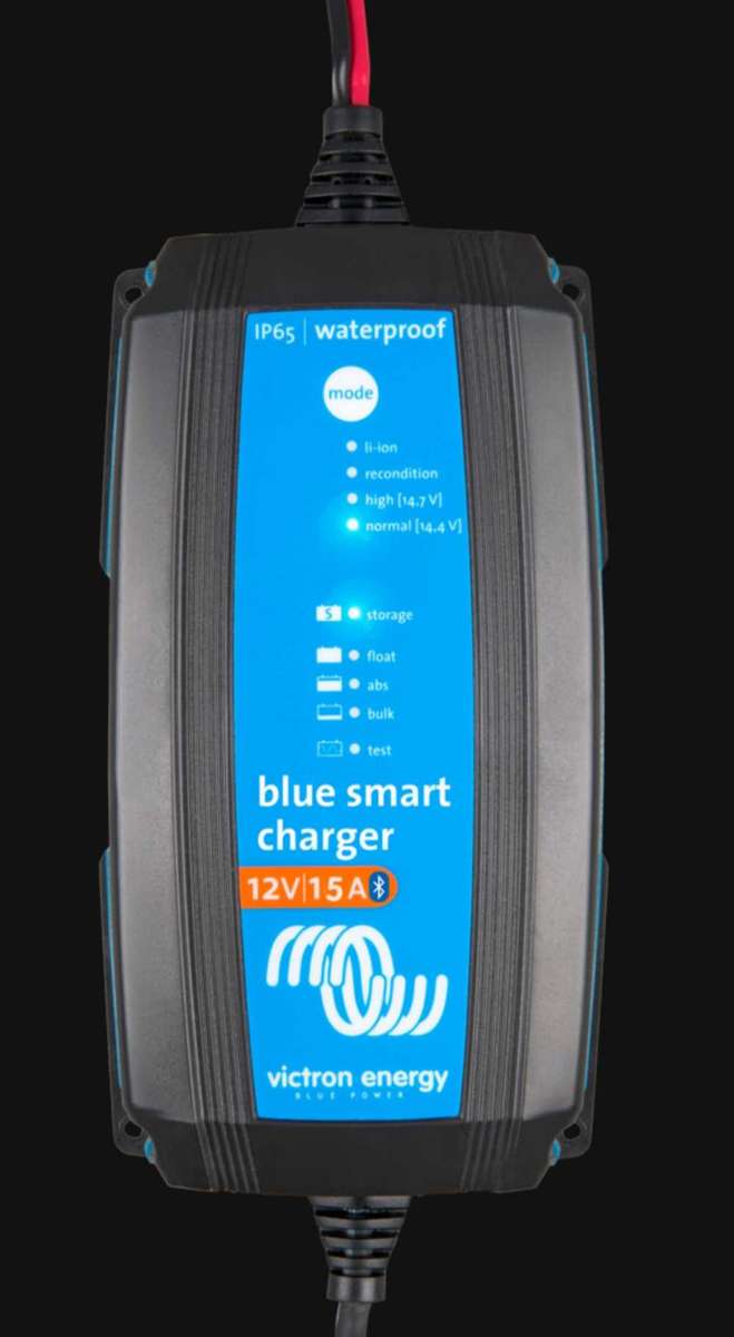 Blue Smart IP22 Charger 12/15(1) 230V CEE 7/7