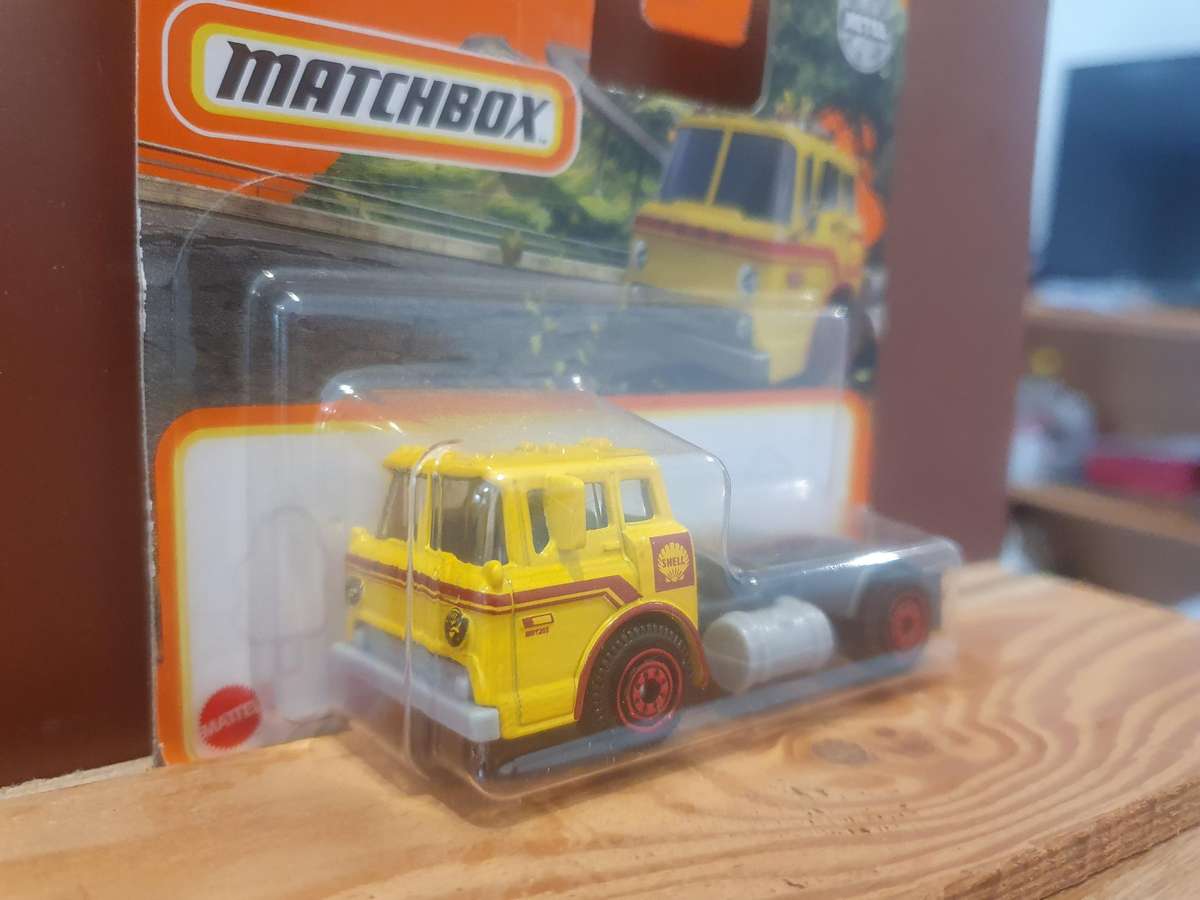 MATCH BOX    TRUCK   1965 FORD