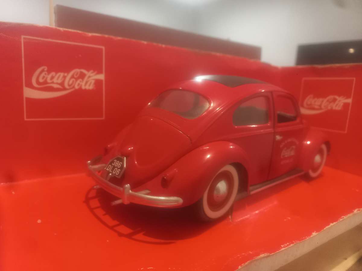 VW  BEETLE    SCARCE  1966   COCA COLA SCALE 1/18