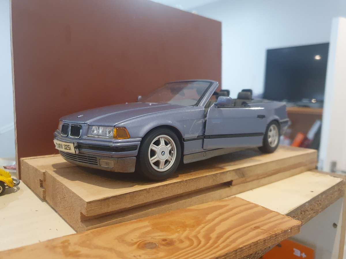 BMW      325 I      CONVERTABLE