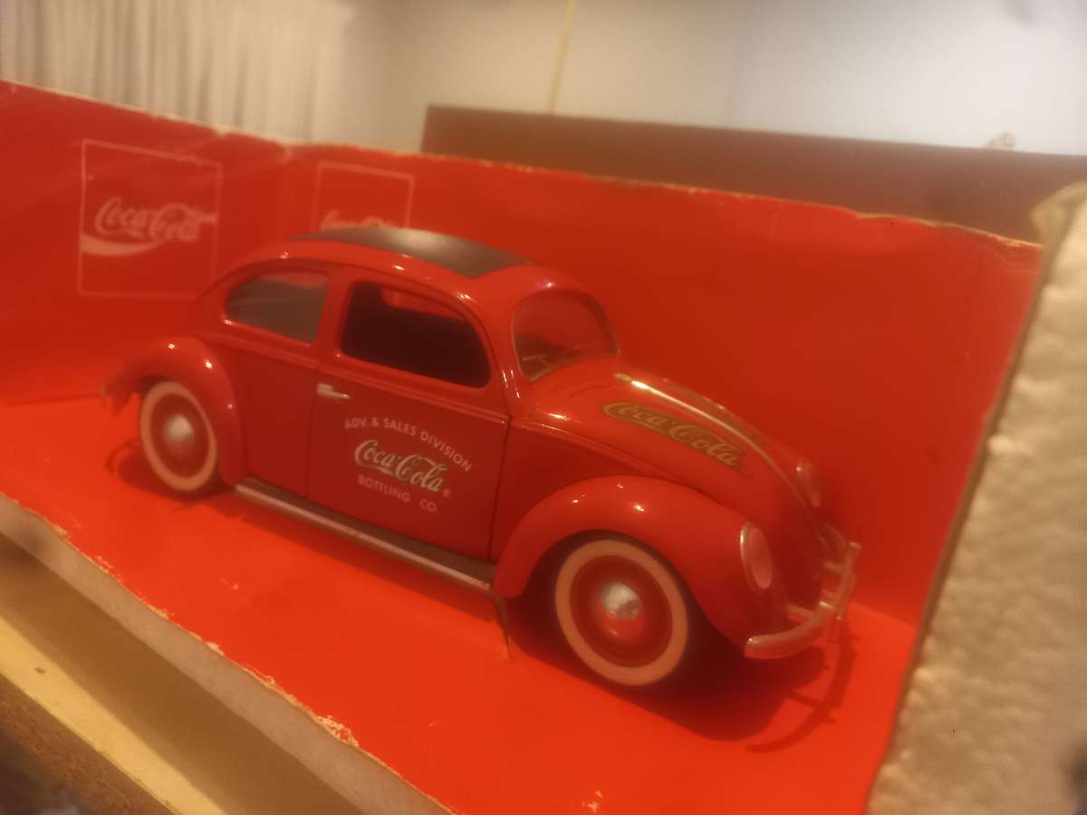 VW  BEETLE    SCARCE  1966   COCA COLA SCALE 1/18