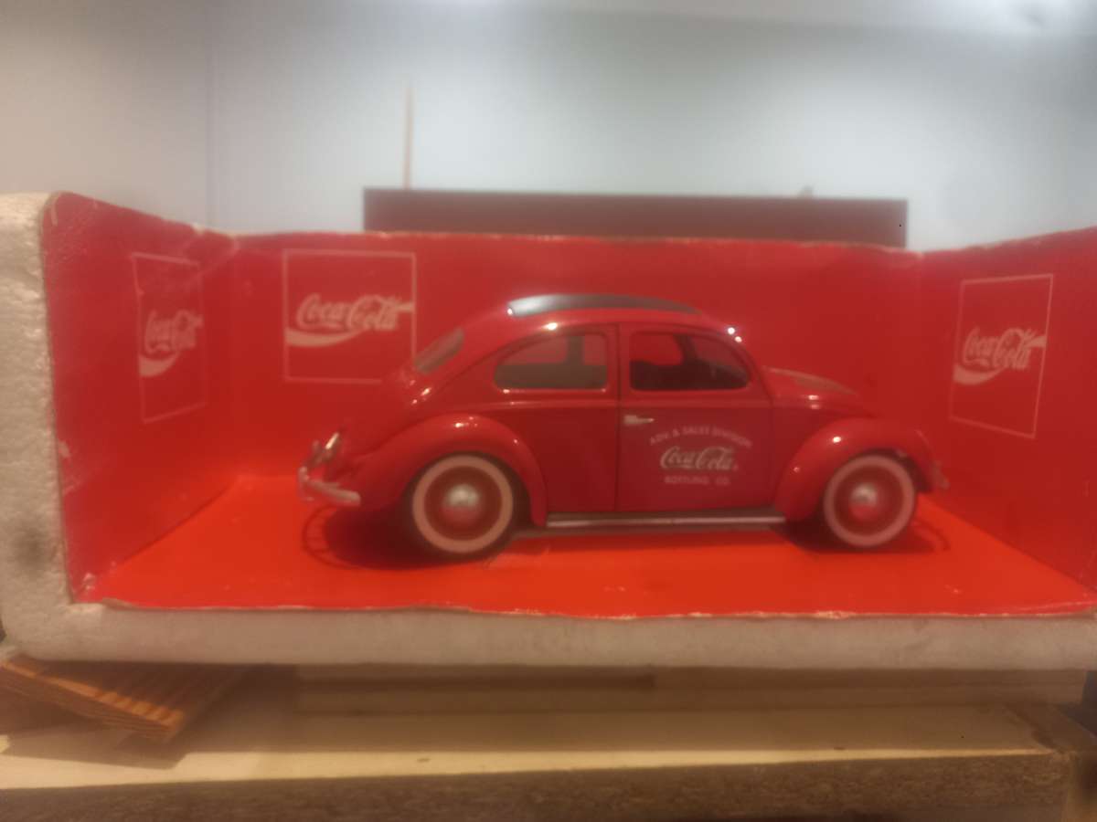 VW  BEETLE    SCARCE  1966   COCA COLA SCALE 1/18