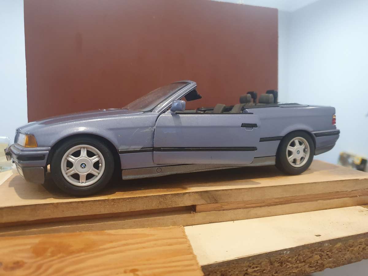 BMW      325 I      CONVERTABLE