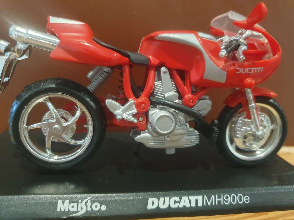 DUCATI       MH900E