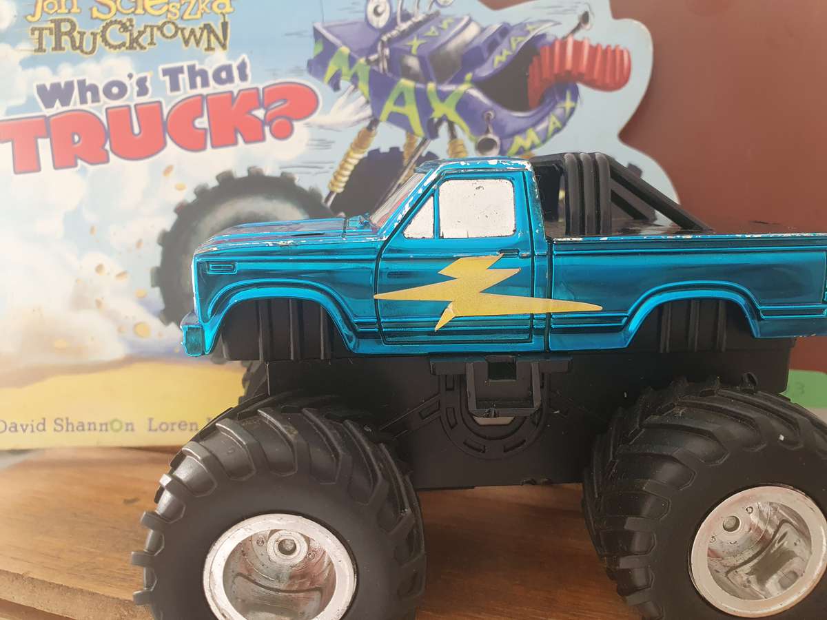 BIG WHEELER  TRUCKER        METAL