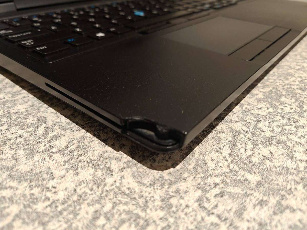 Dell Latitude 5590 15.6" FHD Display Intel Core i5 8th Gen CPU for Spares/Repairs