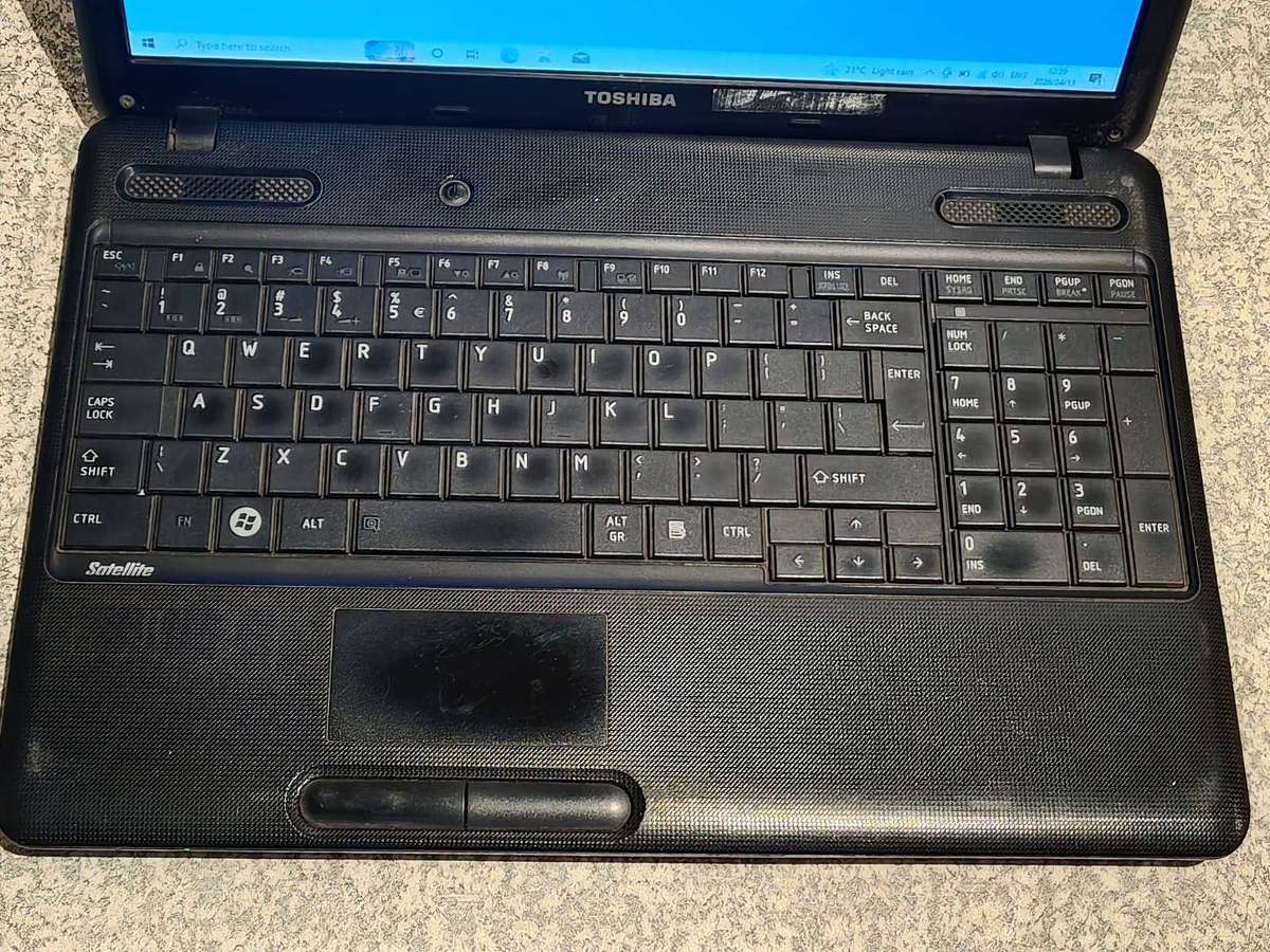 Toshiba Satellite C660 15.6" Display Intel Celeron Processor 4GB Ram 1TB Storage Windows 10