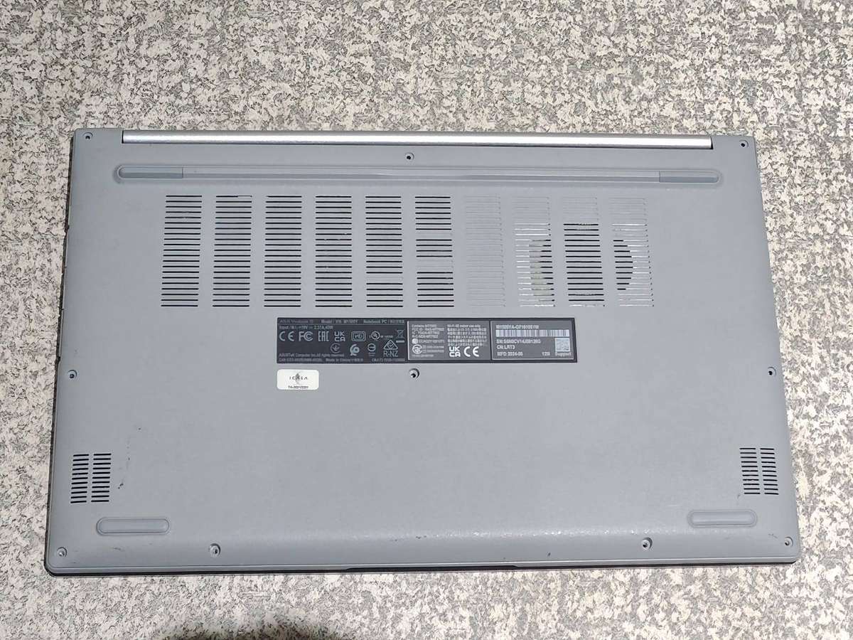 Asus VivoBook 15 OLED 15.6" Ryzen 7 13th Gen Processor 8GB Ram PLEASE READ