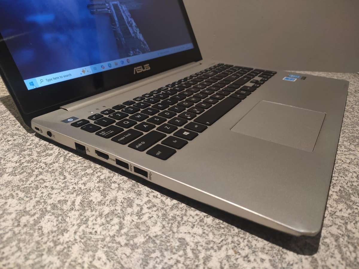 ASUS Vivobook S551L Intel Core i5 15.6" TOUCHSCREEN 8GB Ram 256GB SSD Windows 10