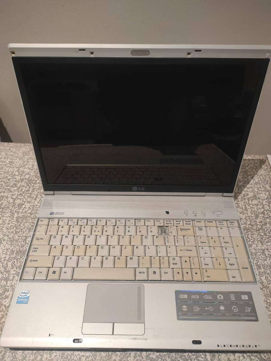 LG E500 Intel Celeron 15.6" Display 1GB Ram 320GB HDD Windows 10