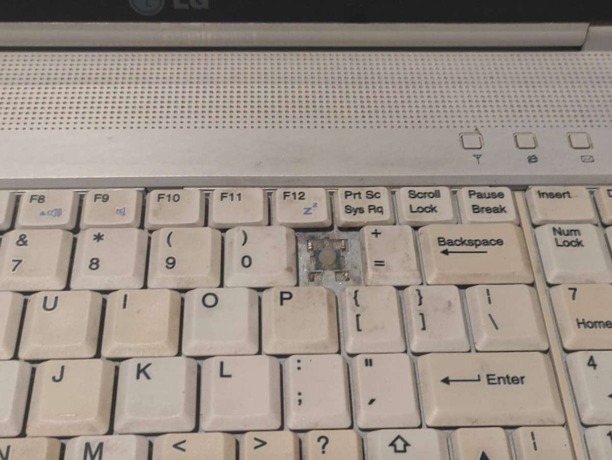 LG E500 Intel Celeron 15.6" Display 1GB Ram 320GB HDD Windows 10