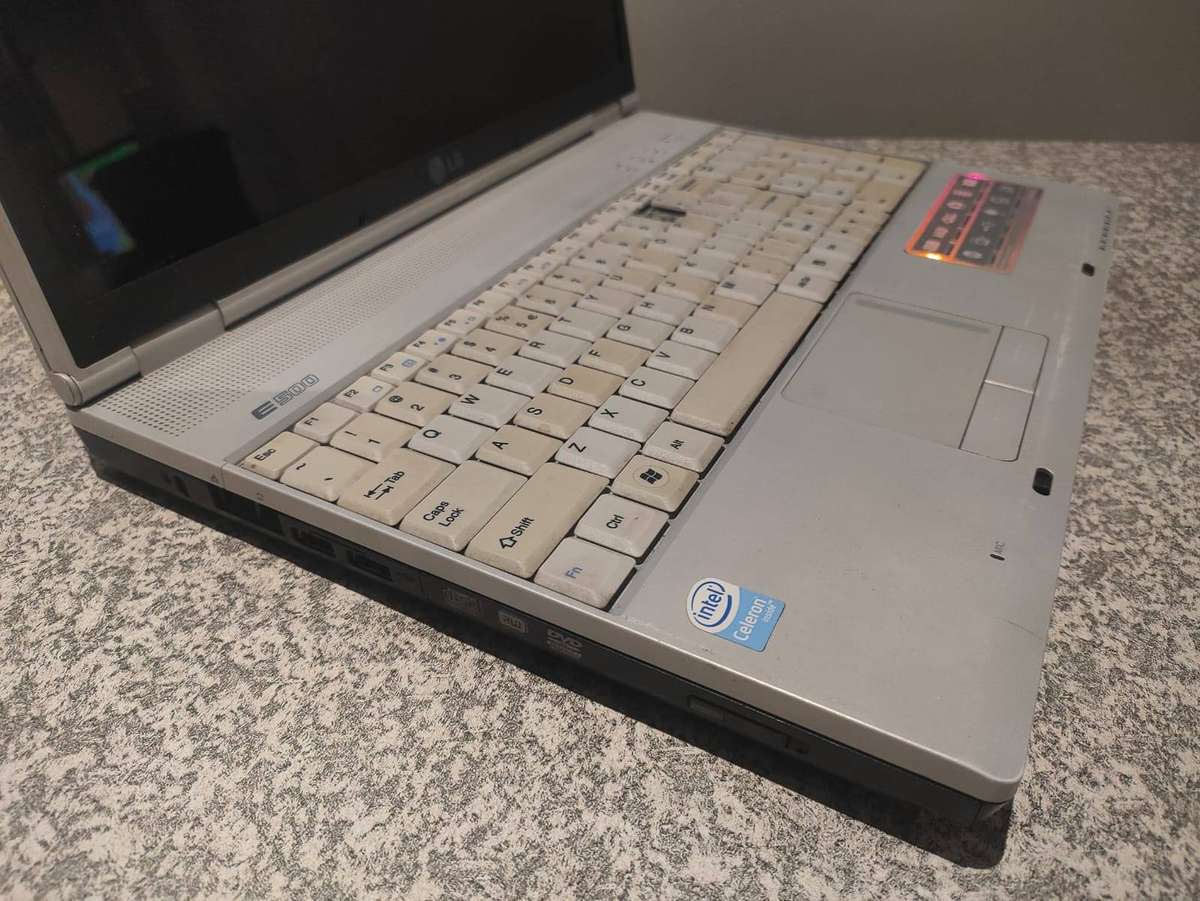 LG E500 Intel Celeron 15.6" Display 1GB Ram 320GB HDD Windows 10