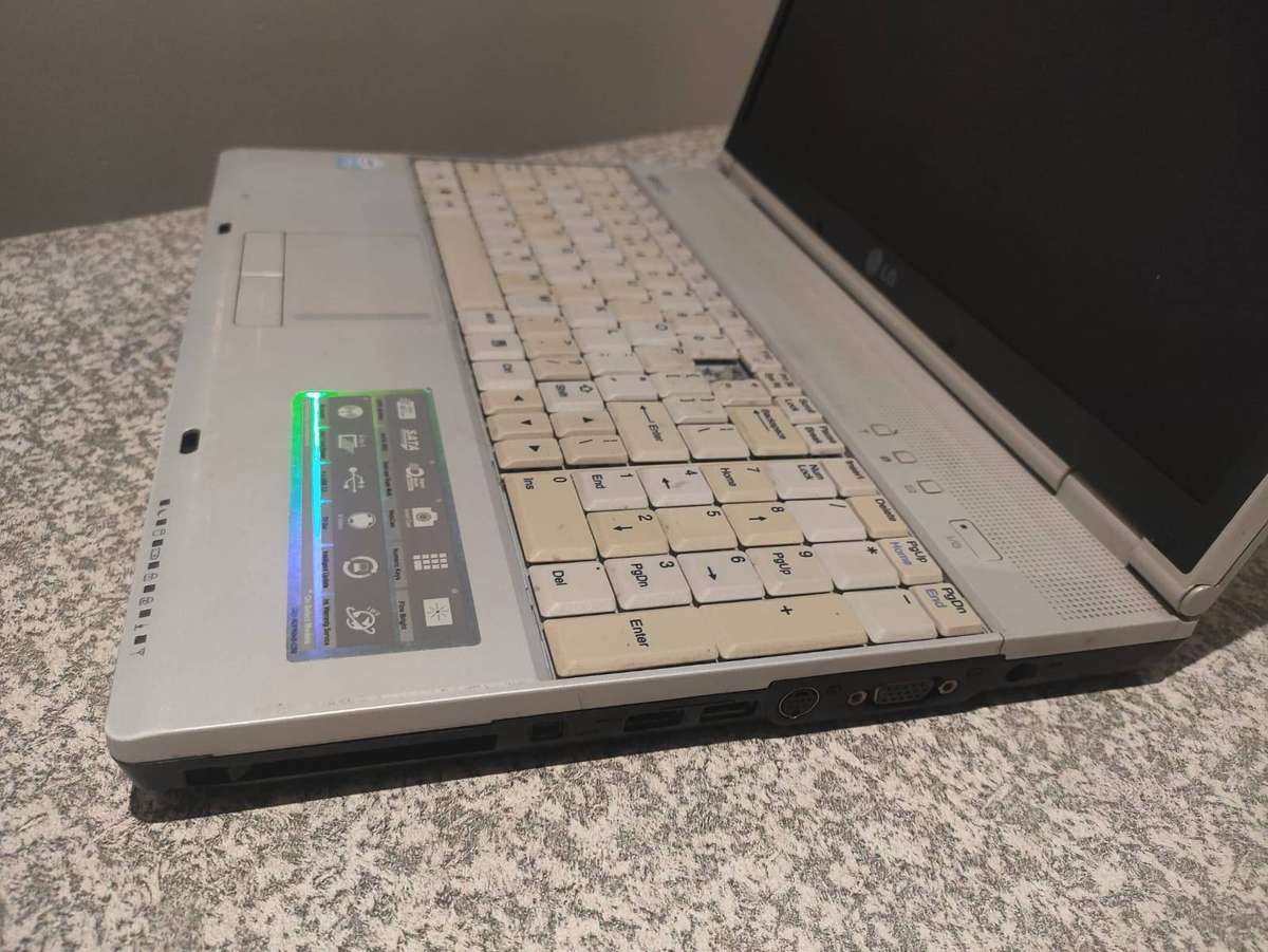 LG E500 Intel Celeron 15.6" Display 1GB Ram 320GB HDD Windows 10