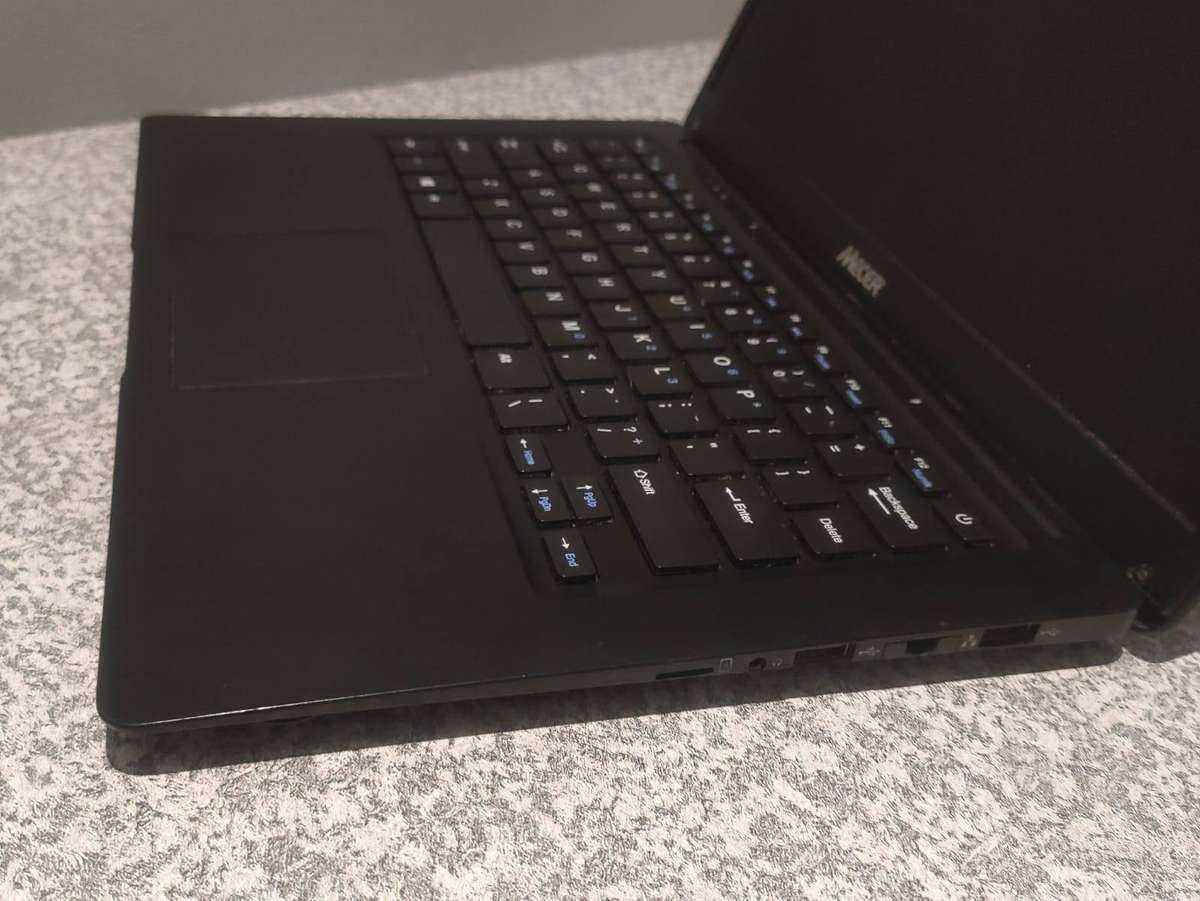 Mecer Laptop CG14D15 14" Display For Spares/Repairs