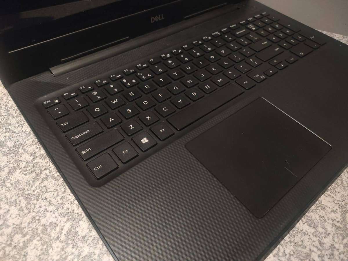 Dell Inspiron 15.6" Display Intel Core i7 8th Gen AMD Radeon Graphics Card for SPARES/REPAIRS