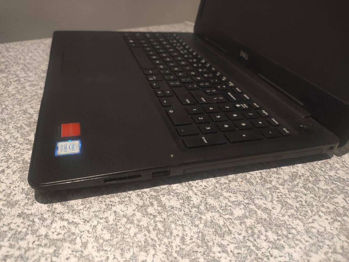 Dell Inspiron 15.6" Display Intel Core i7 8th Gen AMD Radeon Graphics Card for SPARES/REPAIRS