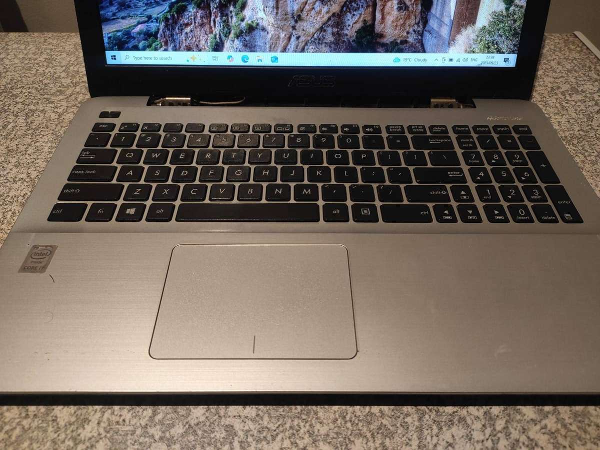 Acer X555L Intel Core i7 Processor 15.6" Display 8GB Ram 1TB HDD Windows 10