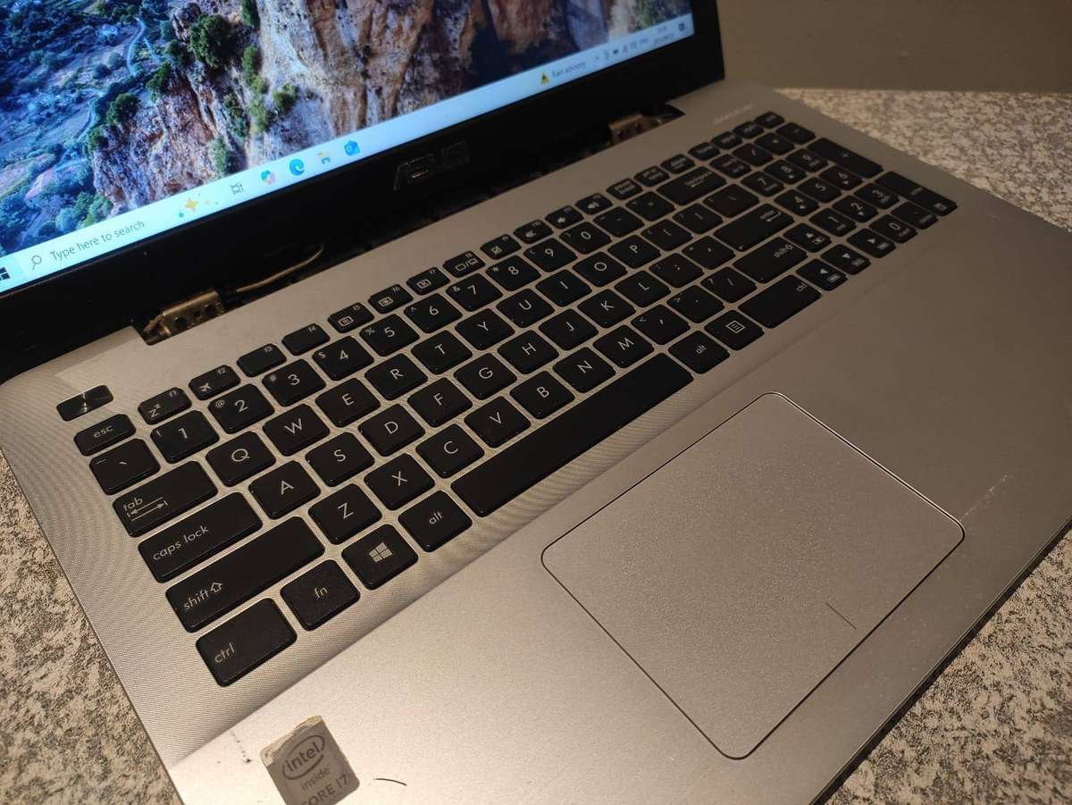 Acer X555L Intel Core i7 Processor 15.6" Display 8GB Ram 1TB HDD Windows 10