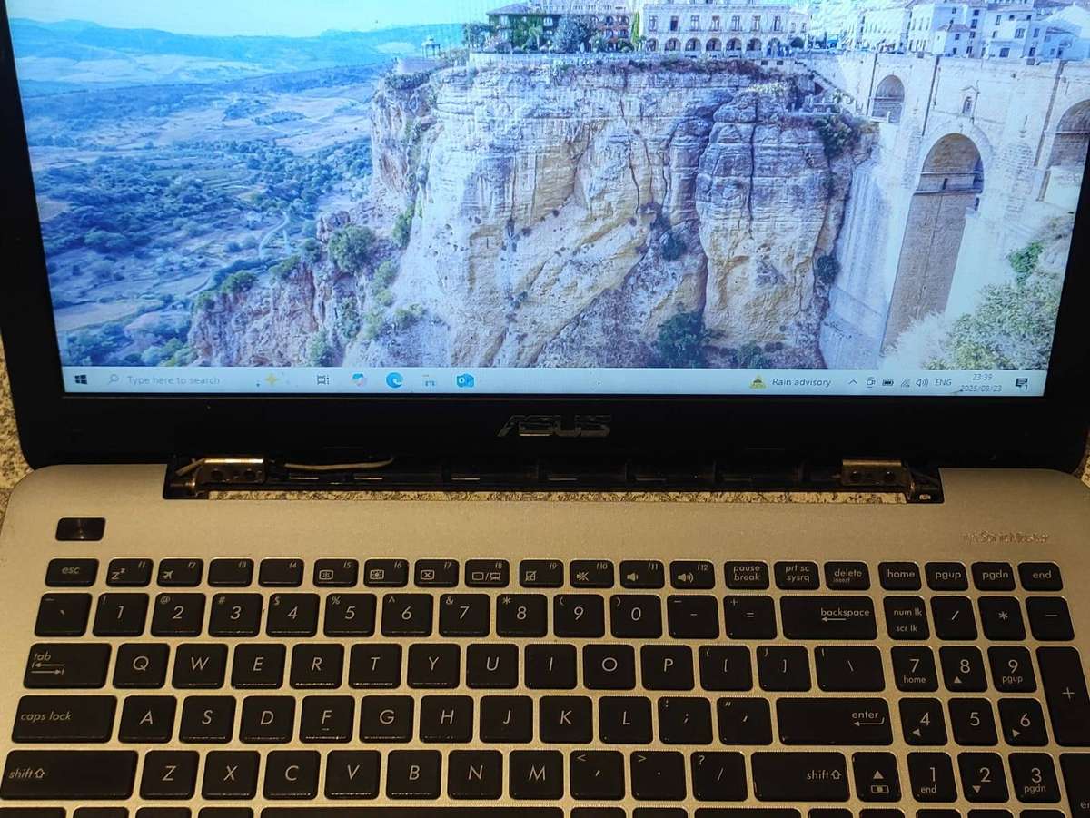 Acer X555L Intel Core i7 Processor 15.6" Display 8GB Ram 1TB HDD Windows 10