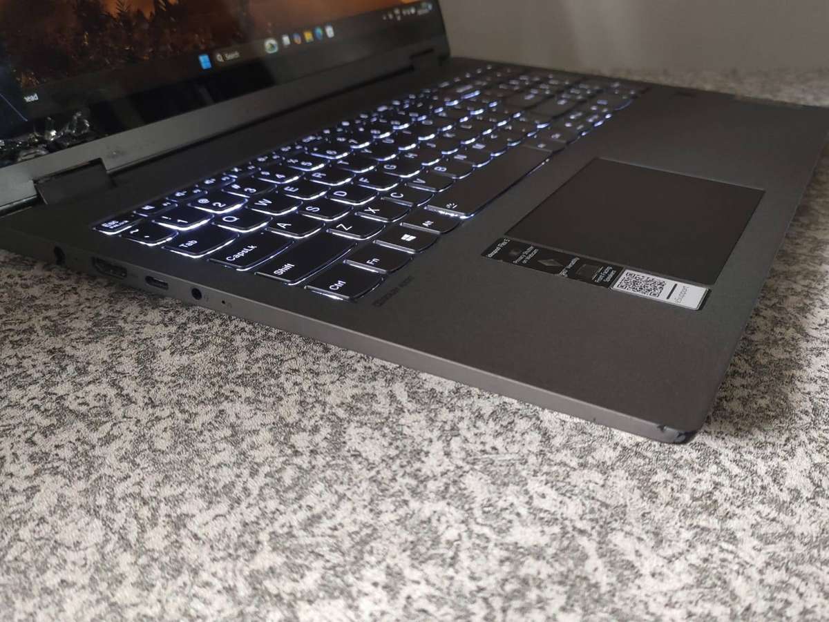 Lenovo Ideapad Flex 5 15.6" Intel Core i5 Processor 8GB Ram 512GB M.2 NVMe SSD Windows 11