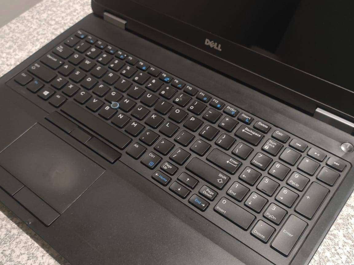 Dell Latitude 5570 Intel Core i7 CPU 8GB DDR4 RAM 256GB M.2 SSD Radeon 2GB R7 M360 Graphics Win 10