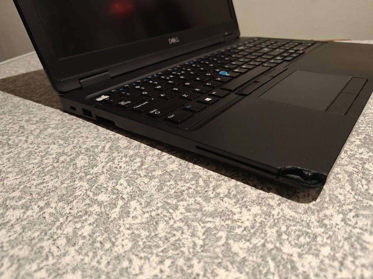 Dell Latitude 5590 15.6" FHD Display Intel Core i5 8th Gen CPU for Spares/Repairs
