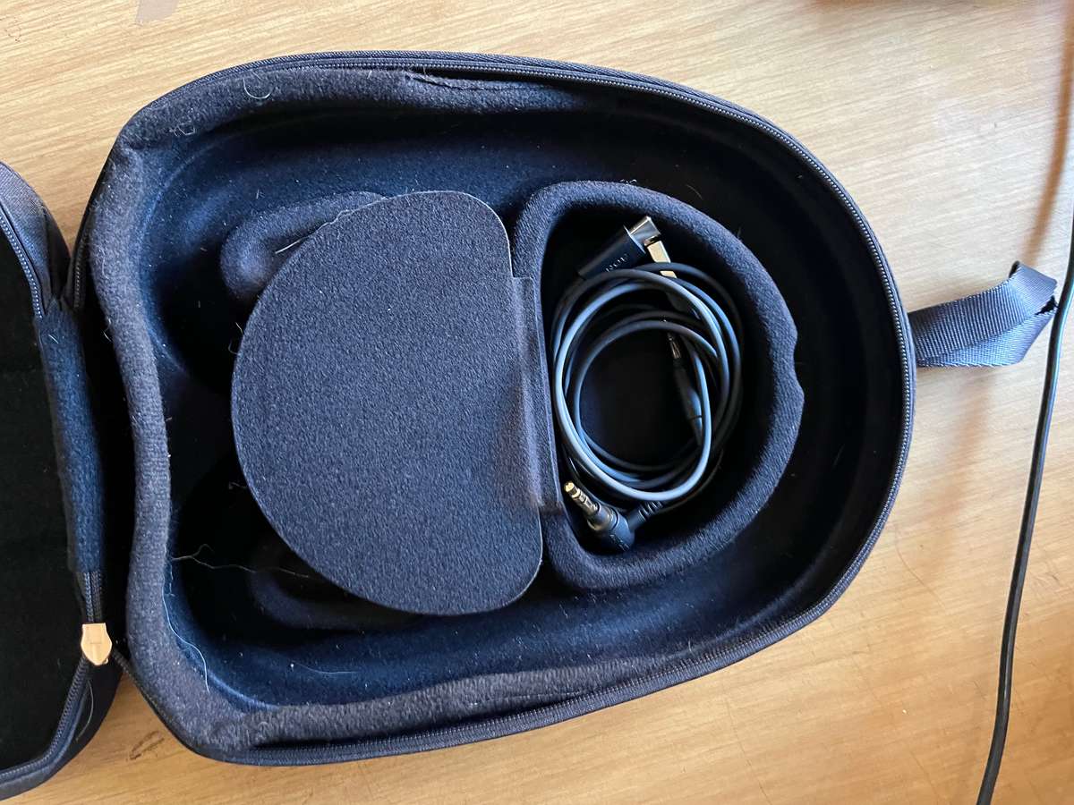 Sony WH1000XM5 2 months old