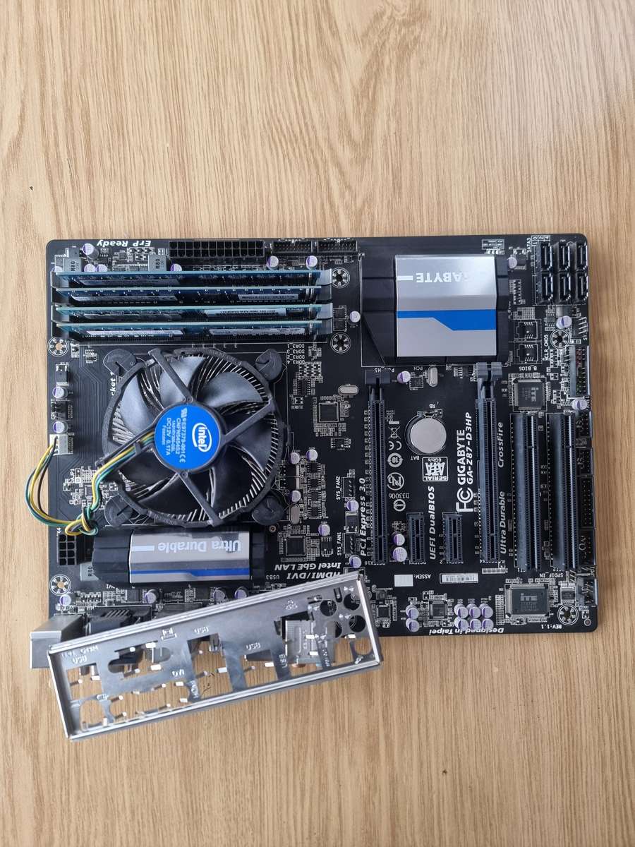 Gigabyte Ultra Durable GA-Z87-D3HP with Intel Core i7-4770, Intel Stock Cooler 16GB Ram Combo/Bundle