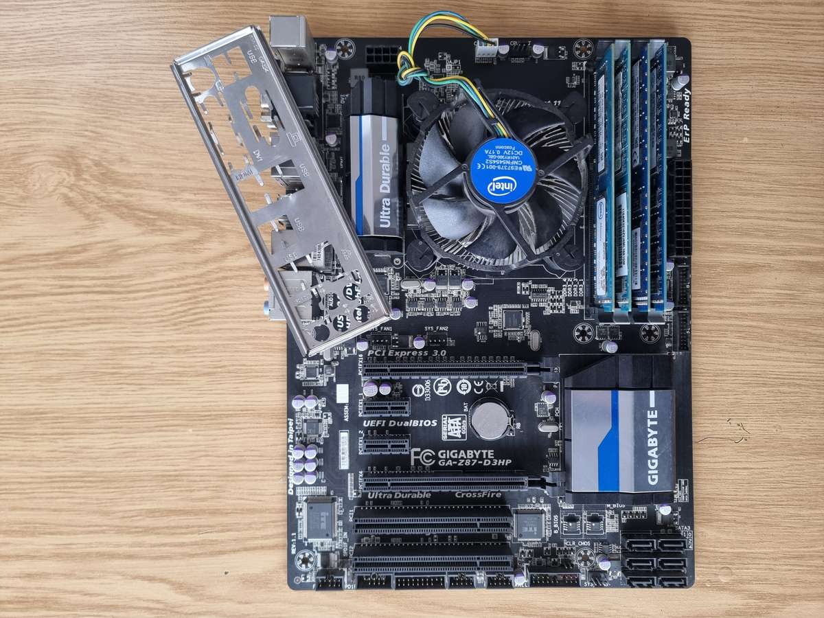 Gigabyte Ultra Durable GA-Z87-D3HP with Intel Core i7-4770, Intel Stock Cooler 16GB Ram Combo/Bundle