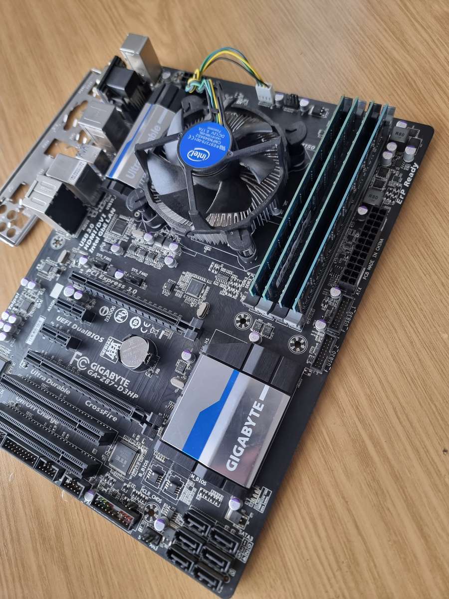 Gigabyte Ultra Durable GA-Z87-D3HP with Intel Core i7-4770, Intel Stock Cooler 16GB Ram Combo/Bundle