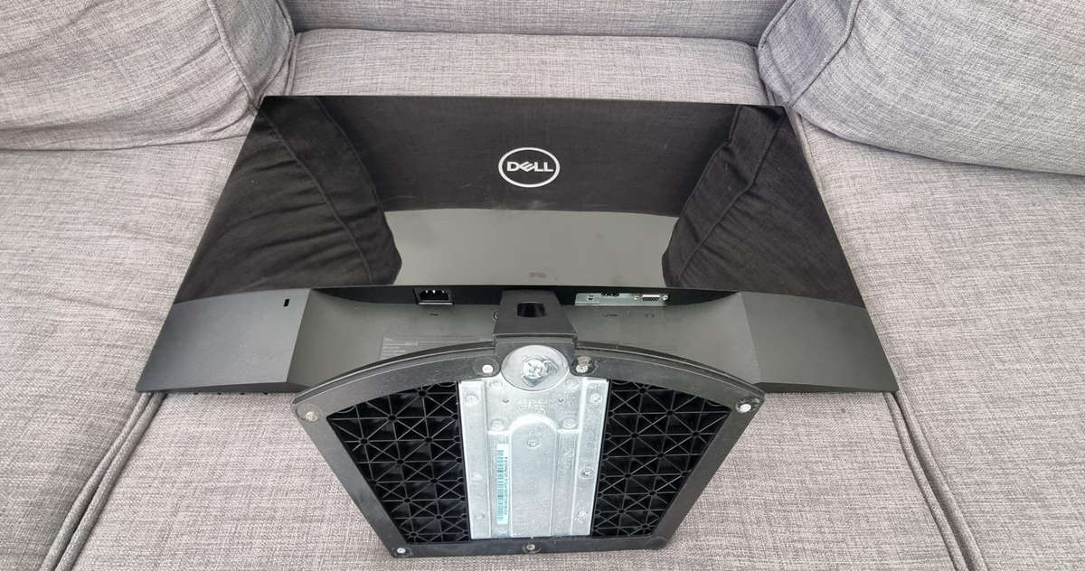 Dell SE2719H, a 27-inch Boarderless Full HD IPS Monitor: