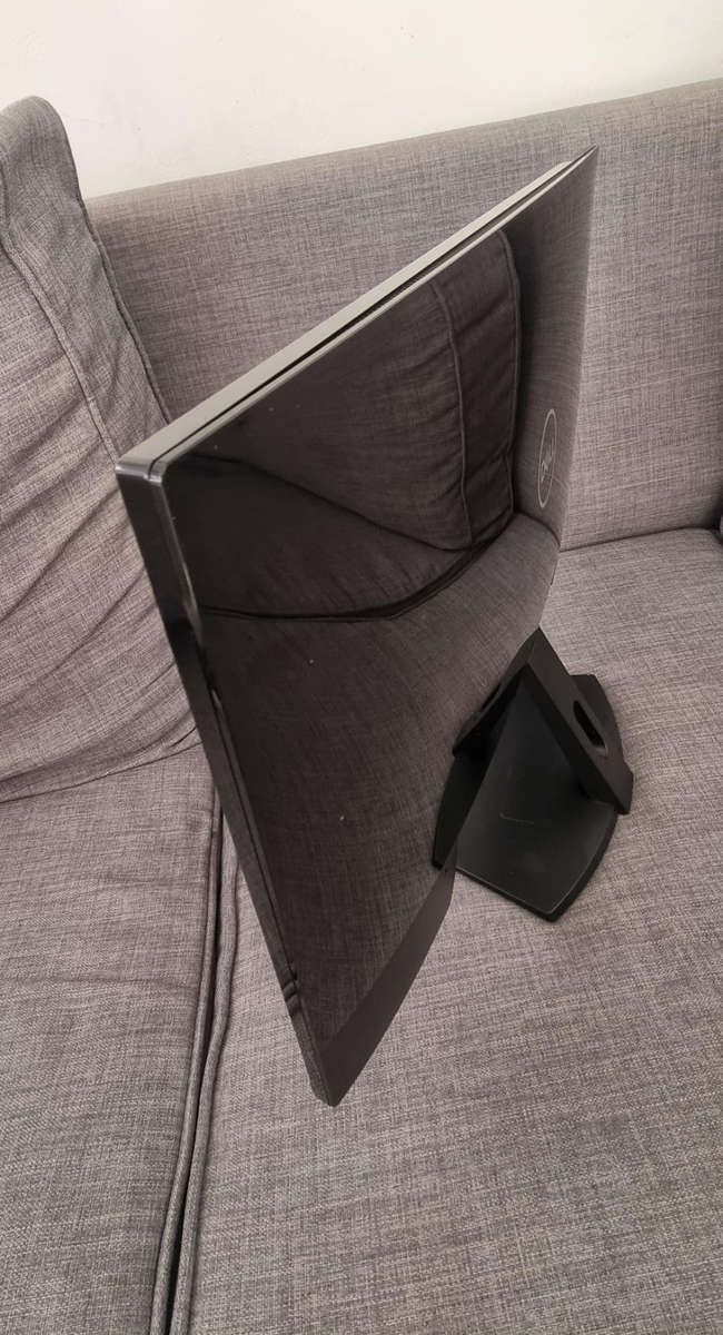 Dell SE2719H, a 27-inch Boarderless Full HD IPS Monitor: