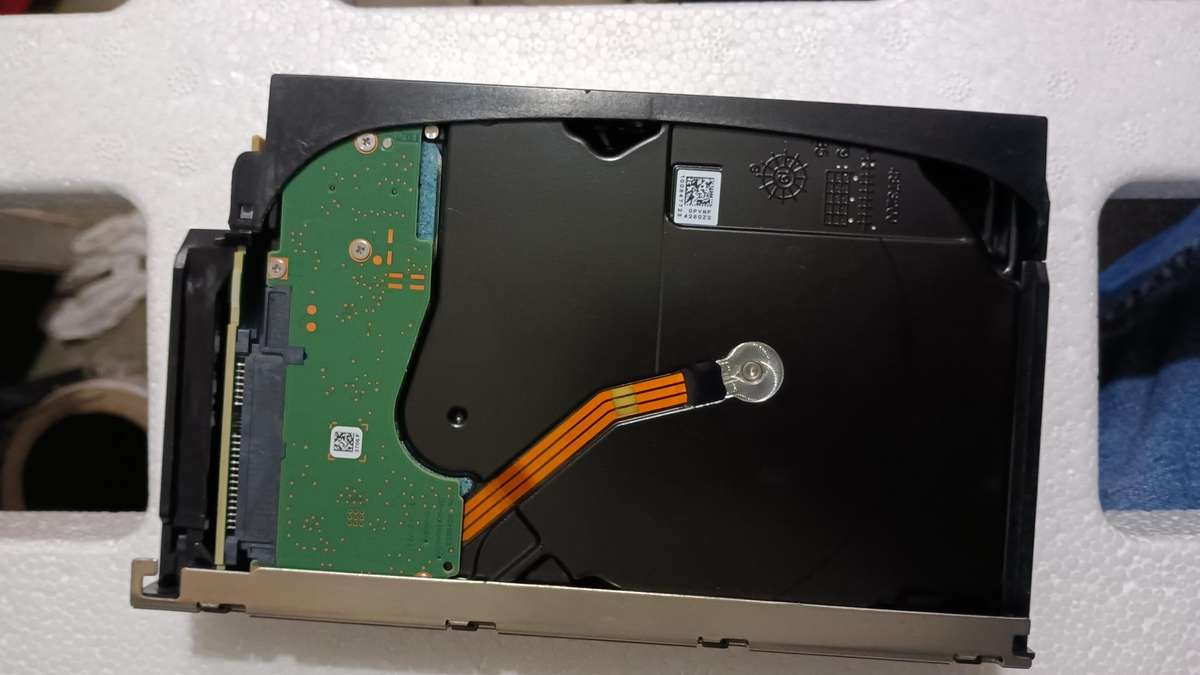 10TB Seagate Exos X16 ST6000NM002G 10TB SAS DRIVE