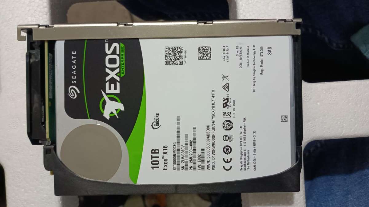 10TB Seagate Exos X16 ST6000NM002G 10TB SAS DRIVE