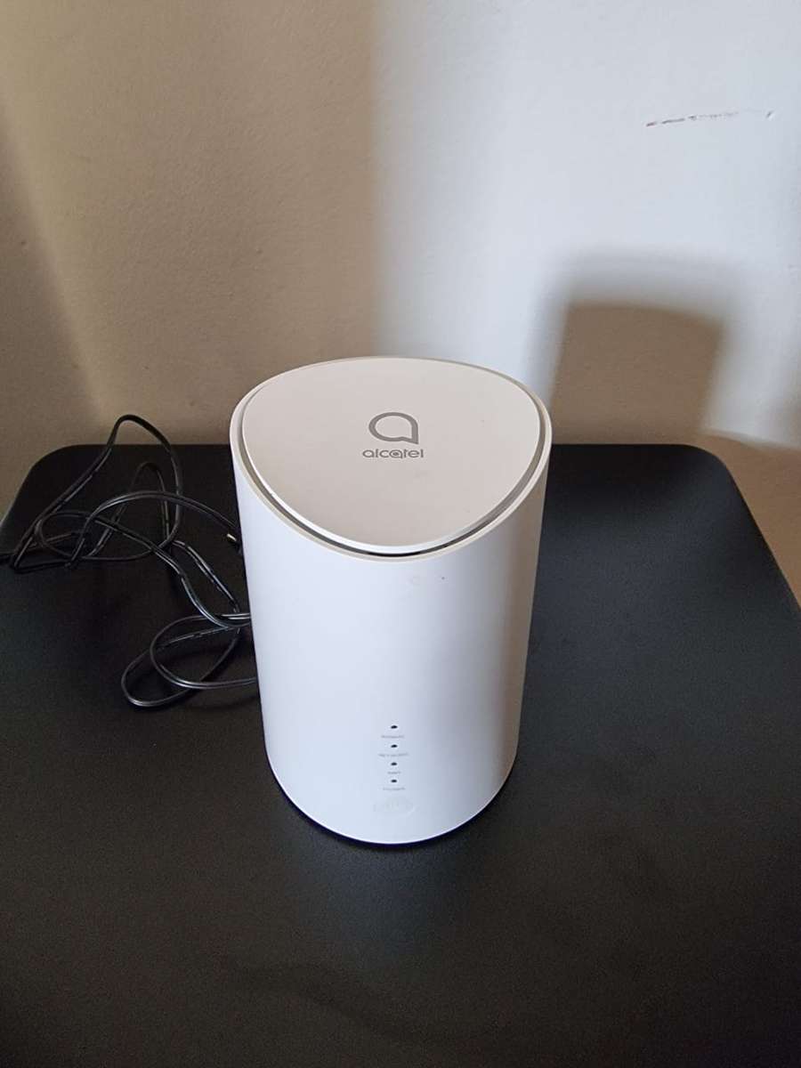 Alcatel LINKHUB LTE cat7 Home Station router (It take a SIM CARD)