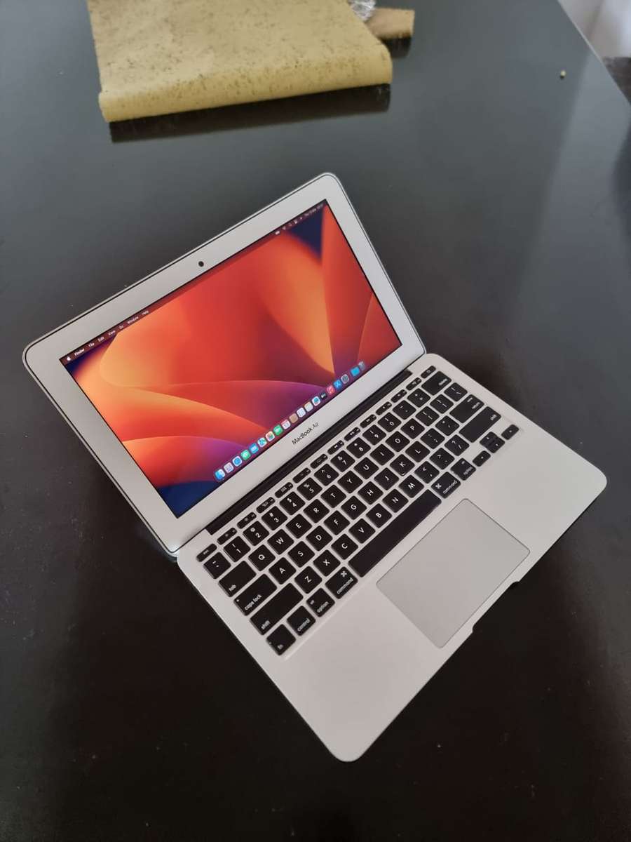 MacBook Air 11-inch (Early 2014) Intel Core i7, 8GB Ram, 512GB SSD