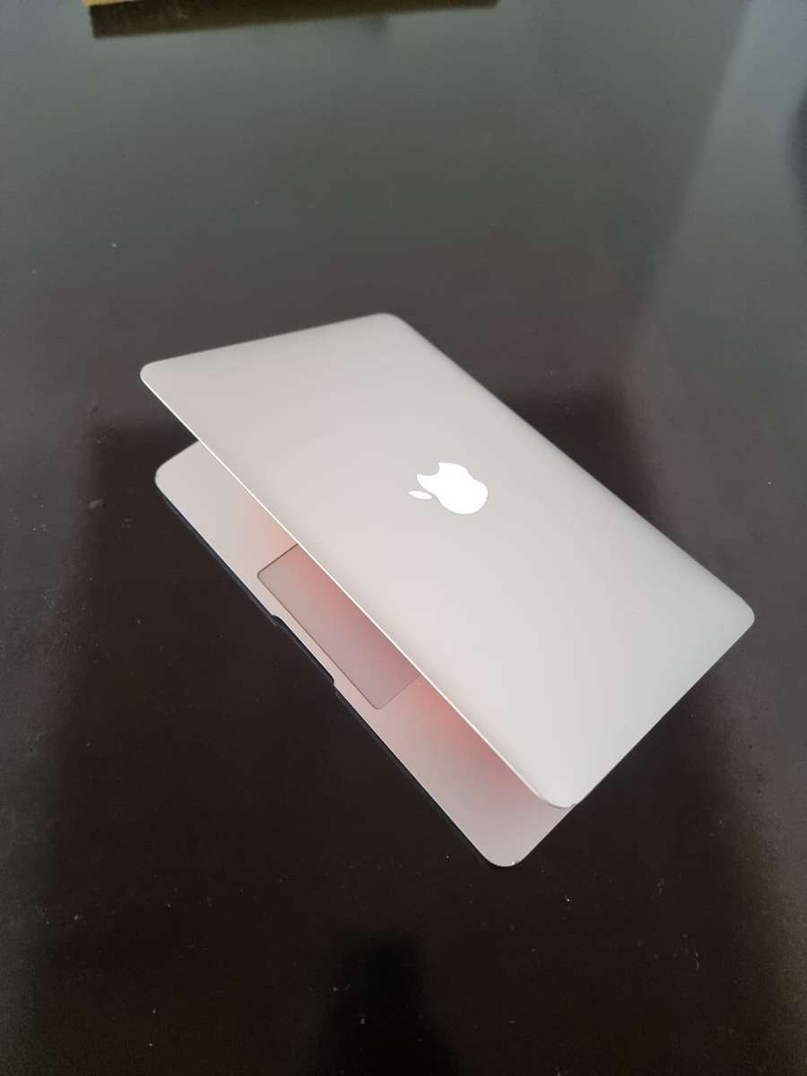 MacBook Air 11-inch (Early 2014) Intel Core i7, 8GB Ram, 512GB SSD